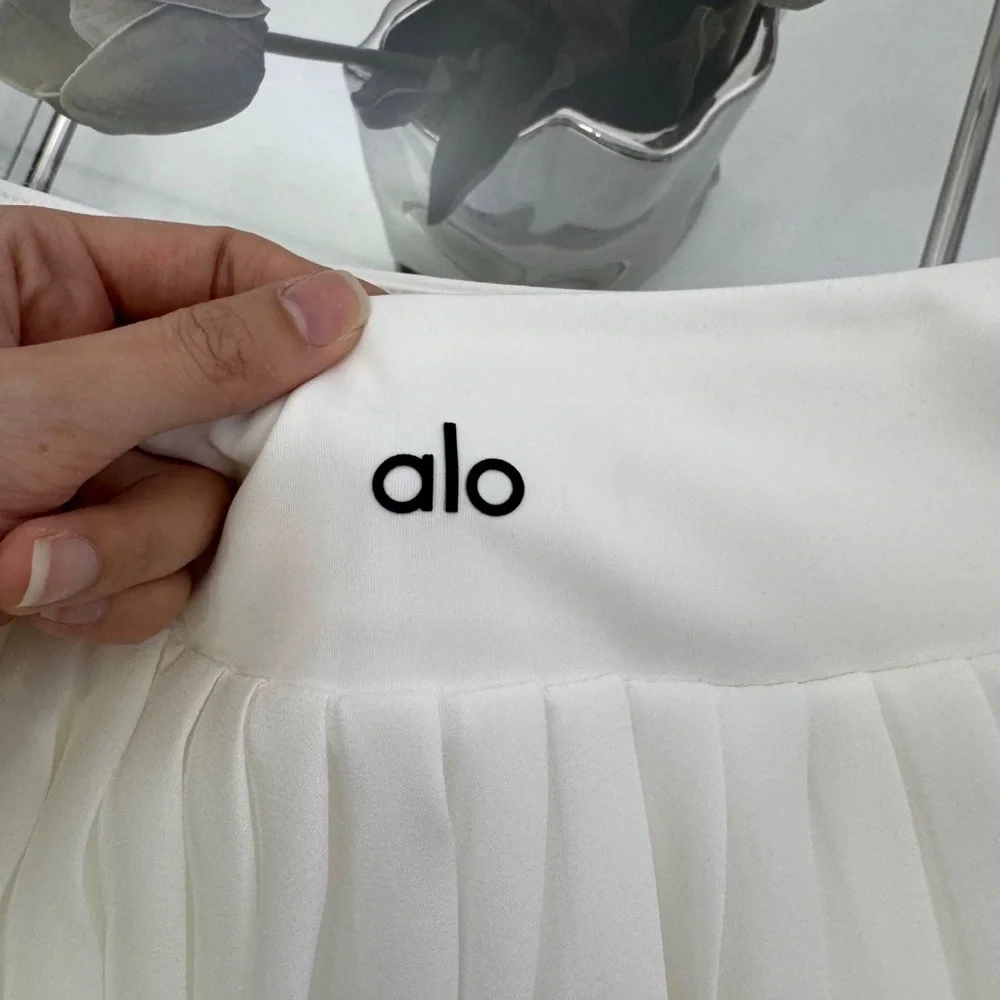 ALO Yoga Women's Asymmetrical Pleated Skirt in White